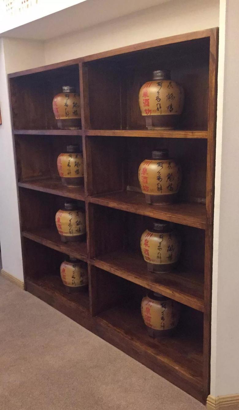 忆商山会所定制展柜.jpg