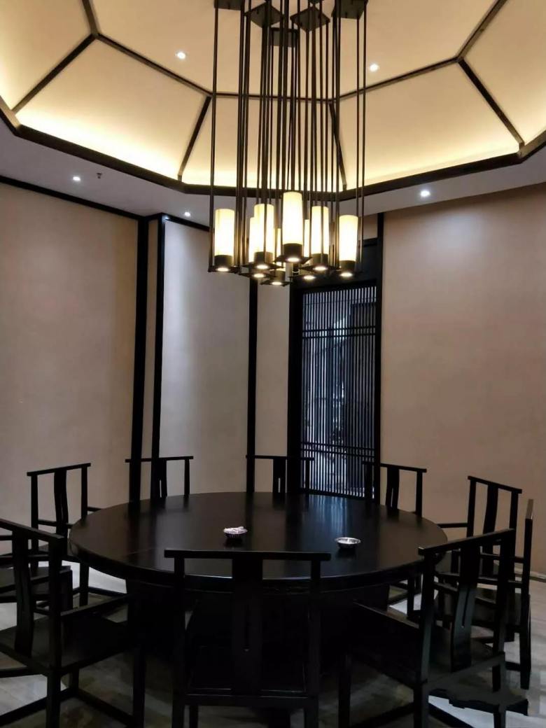 湘味轩生态餐厅包间餐桌椅.jpg