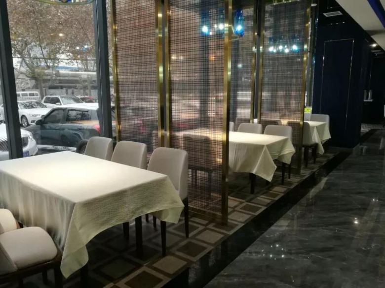 香港荣记餐饮家具.jpg