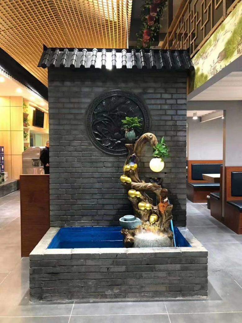 西安餐桌椅厂家工人现场调试安装.jpg