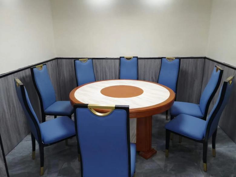 西安实木餐桌椅.jpg