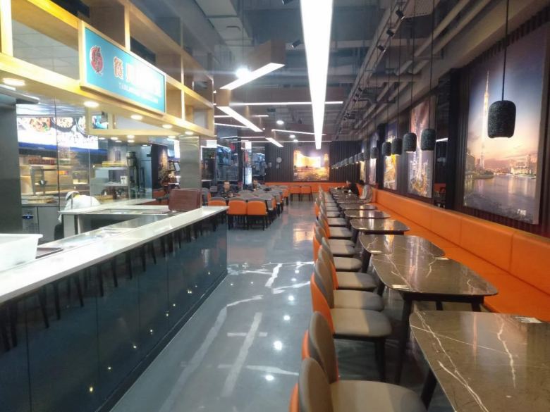西安滋小堡餐厅餐桌椅安装效果.jpg