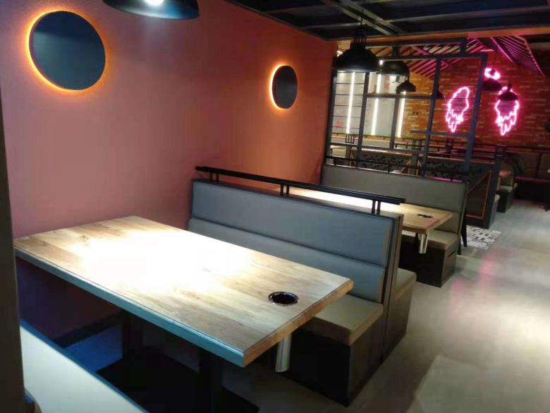 20210222/60338ae23d583.jpg 实拍鸿洋烤肉餐厅卡座沙发.jpg