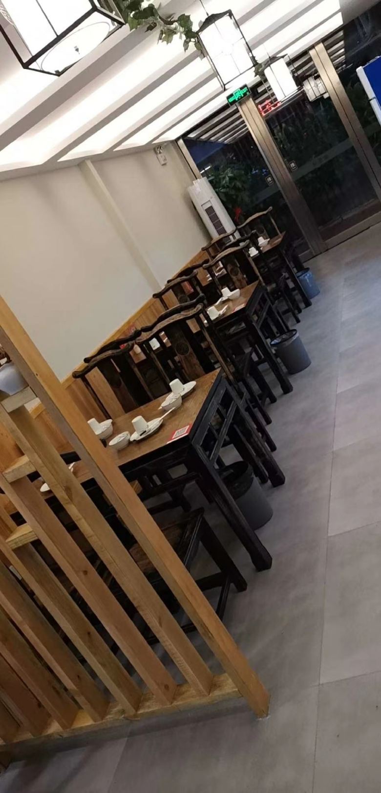 餐桌椅项目经理与设计师沟通.jpg