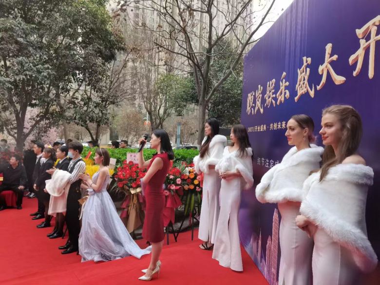 杜总与嘉宾合影.jpg