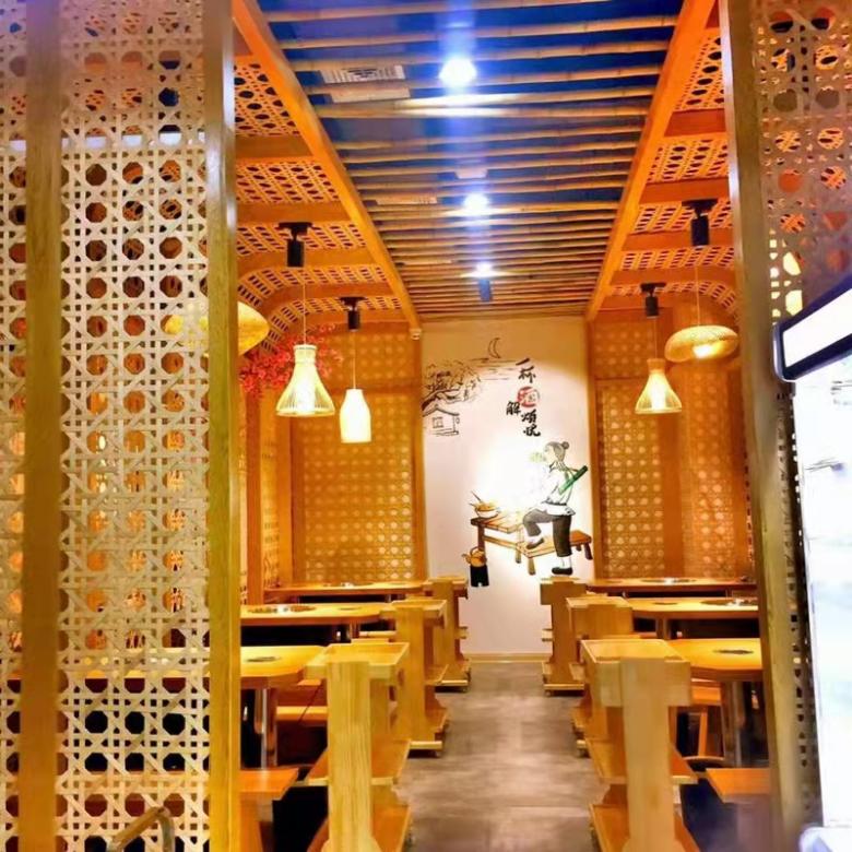 博菲克家具厂工人安装串串店卡座沙发.jpg