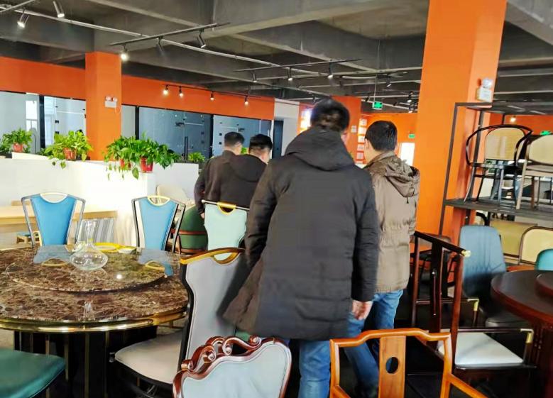 榆林仙纳渡酒吧参观西安博菲克酒吧桌椅沙发厂.jpg
